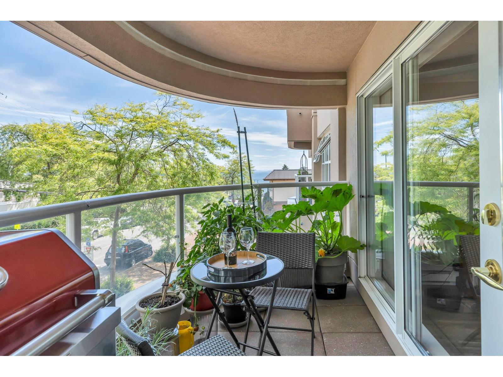 202 15284 Buena Vista Avenue, White Rock, British Columbia  V4B 5K5 - Photo 13 - R3090549