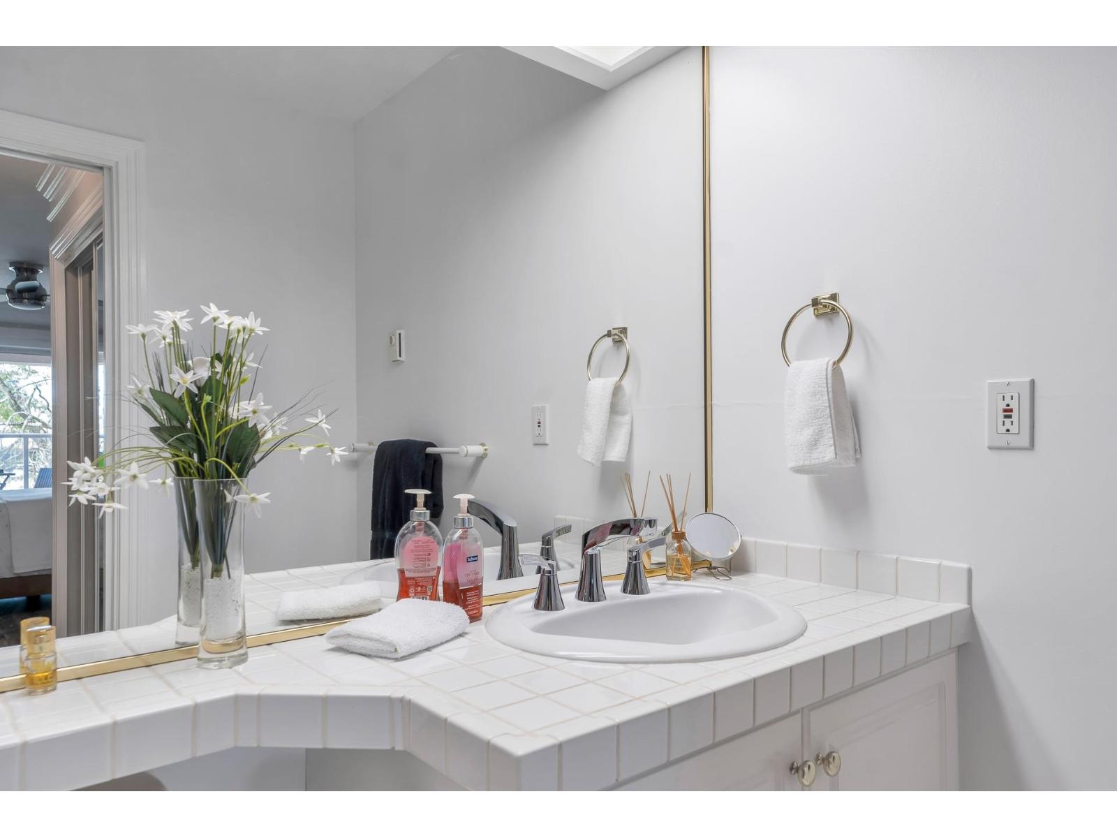 202 15284 Buena Vista Avenue, White Rock, British Columbia  V4B 5K5 - Photo 23 - R3090549