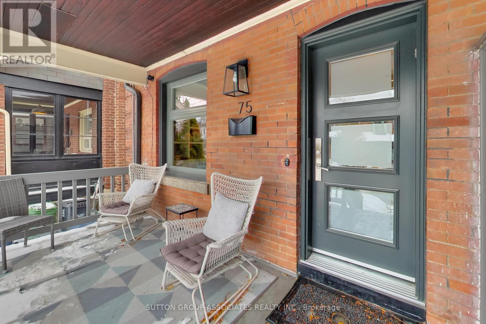 75 Arlington Avenue, Toronto, Ontario  M6G 3L2 - Photo 2 - C12795000