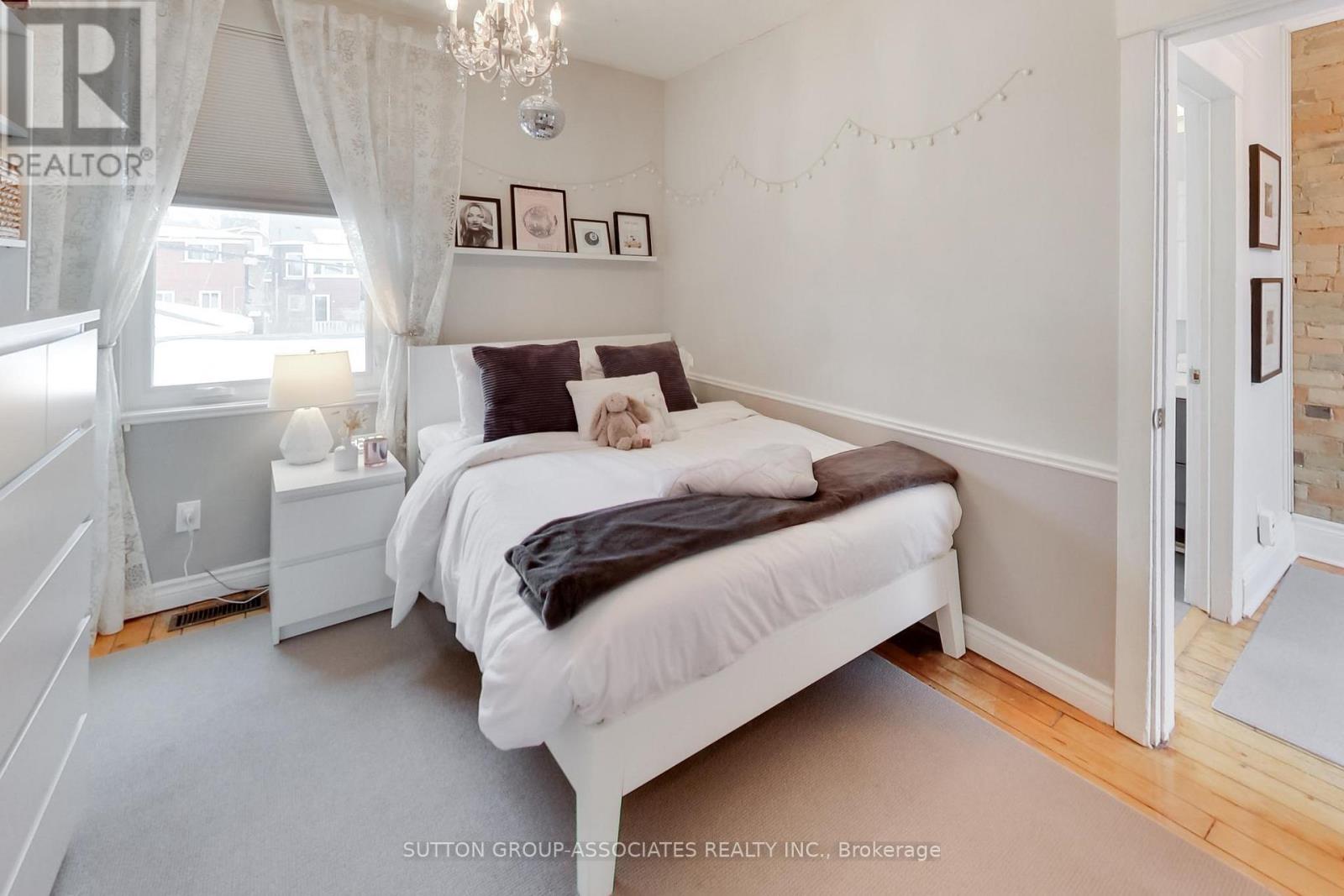 75 Arlington Avenue, Toronto, Ontario  M6G 3L2 - Photo 22 - C12795000