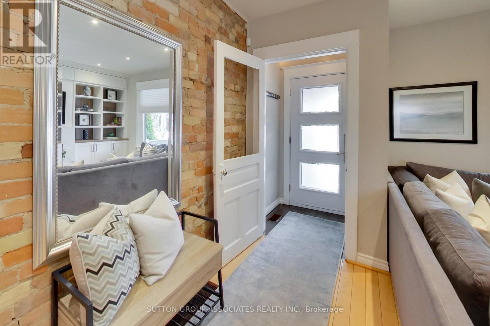 75 Arlington Avenue, Toronto, Ontario  M6G 3L2 - Photo 3 - C12795000