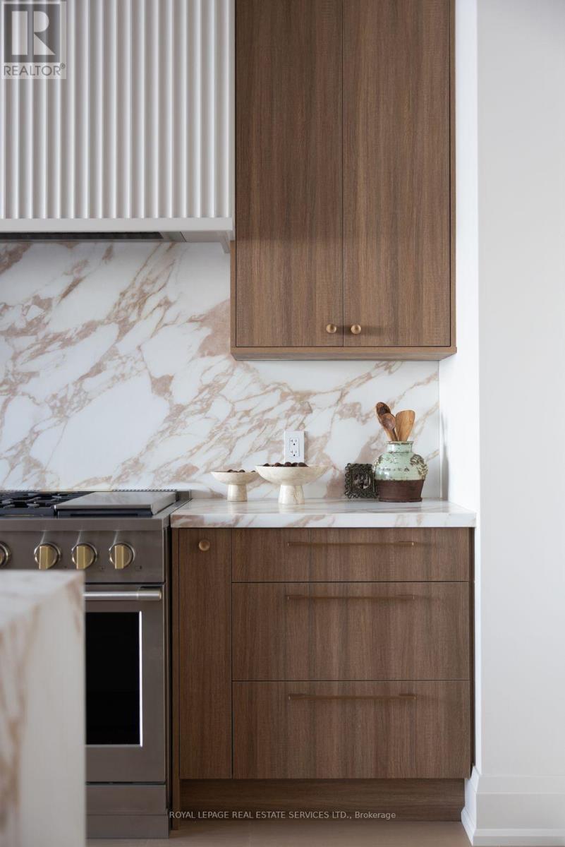 168 Bedford Park Avenue, Toronto, Ontario  M5M 1J3 - Photo 8 - C12795042