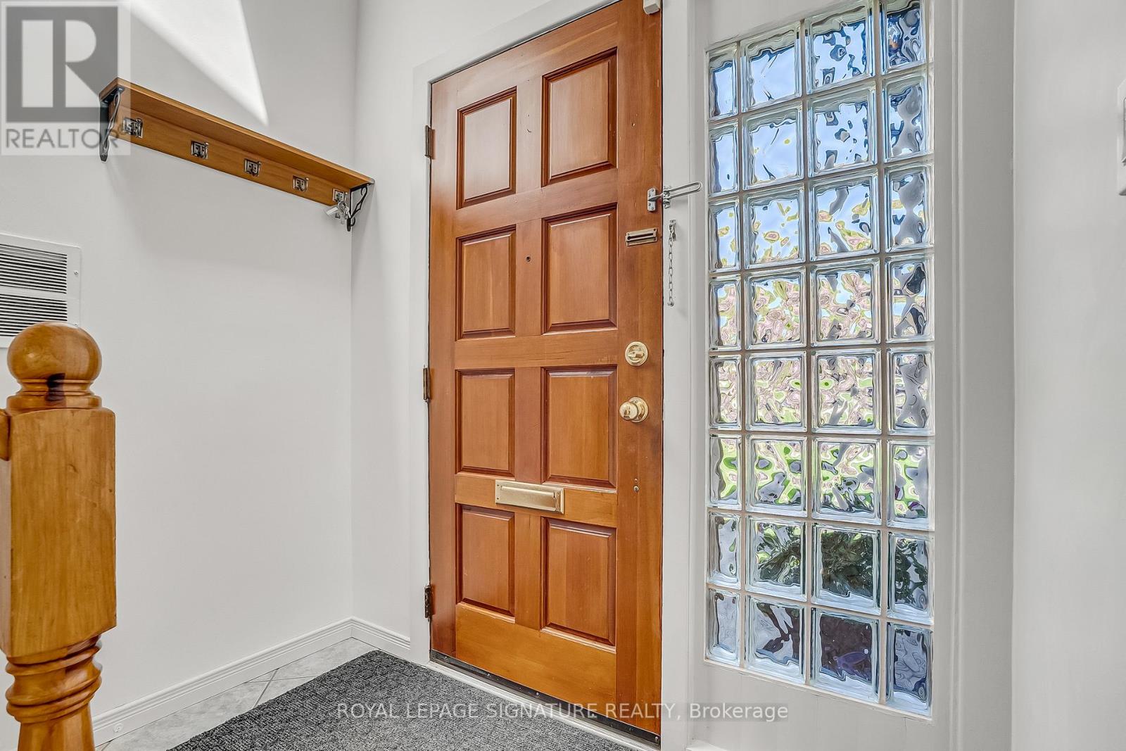 136 Three Valleys Drive, Toronto, Ontario  M3A 3B9 - Photo 3 - C12795074