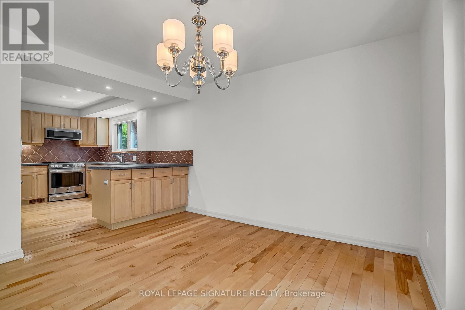 136 Three Valleys Drive, Toronto, Ontario  M3A 3B9 - Photo 9 - C12795074