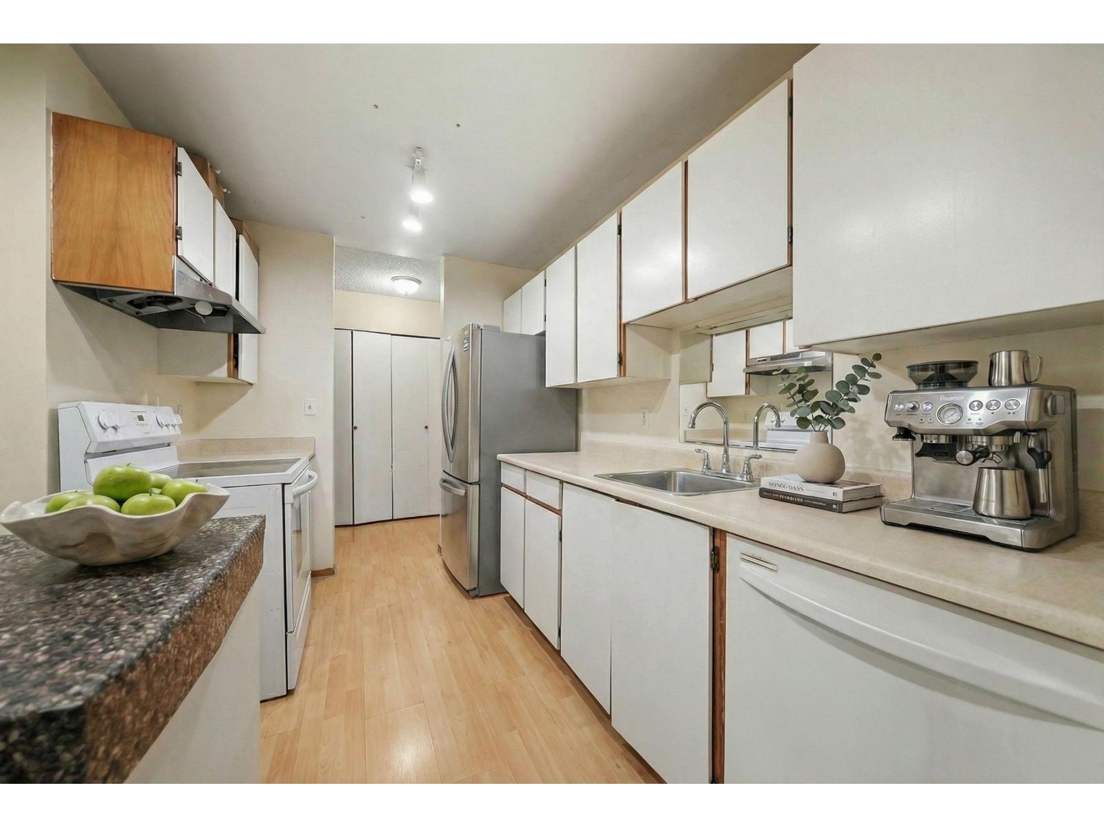 106 10626 151a Street, Surrey, British Columbia  V3R 8K7 - Photo 5 - R3090193