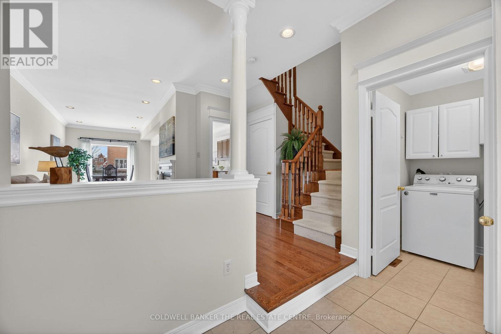 594 Osler Court, Newmarket, Ontario  L3X 2P5 - Photo 3 - N12794992