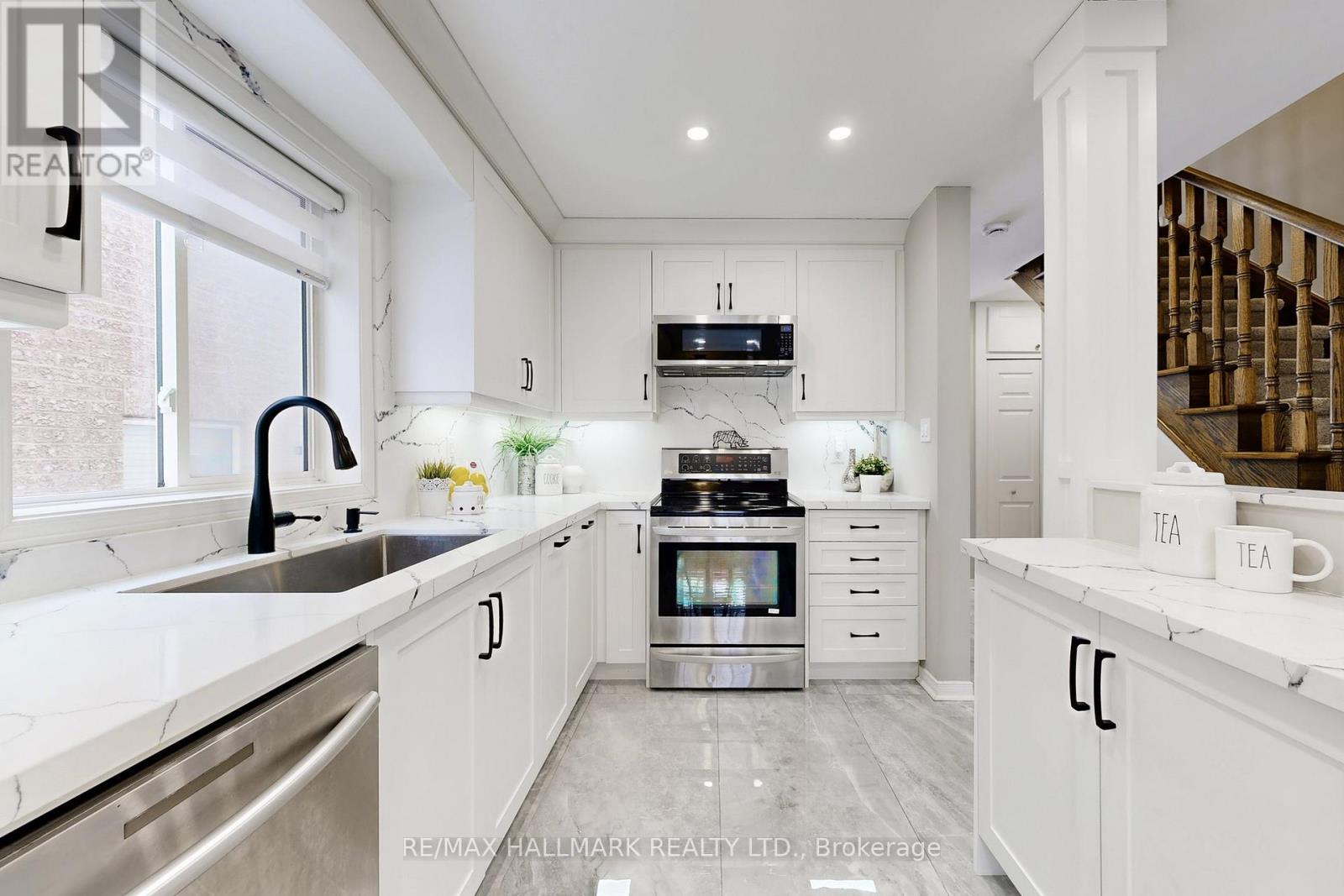 129 Knapton Drive, Newmarket, Ontario  L3X 3B4 - Photo 11 - N12795068