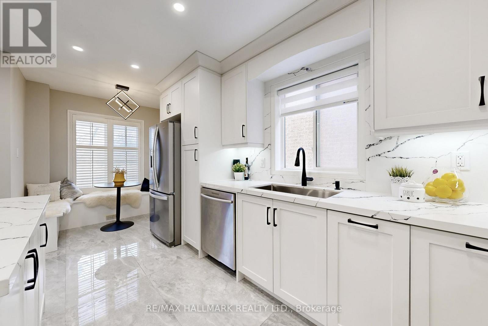 129 Knapton Drive, Newmarket, Ontario  L3X 3B4 - Photo 12 - N12795068