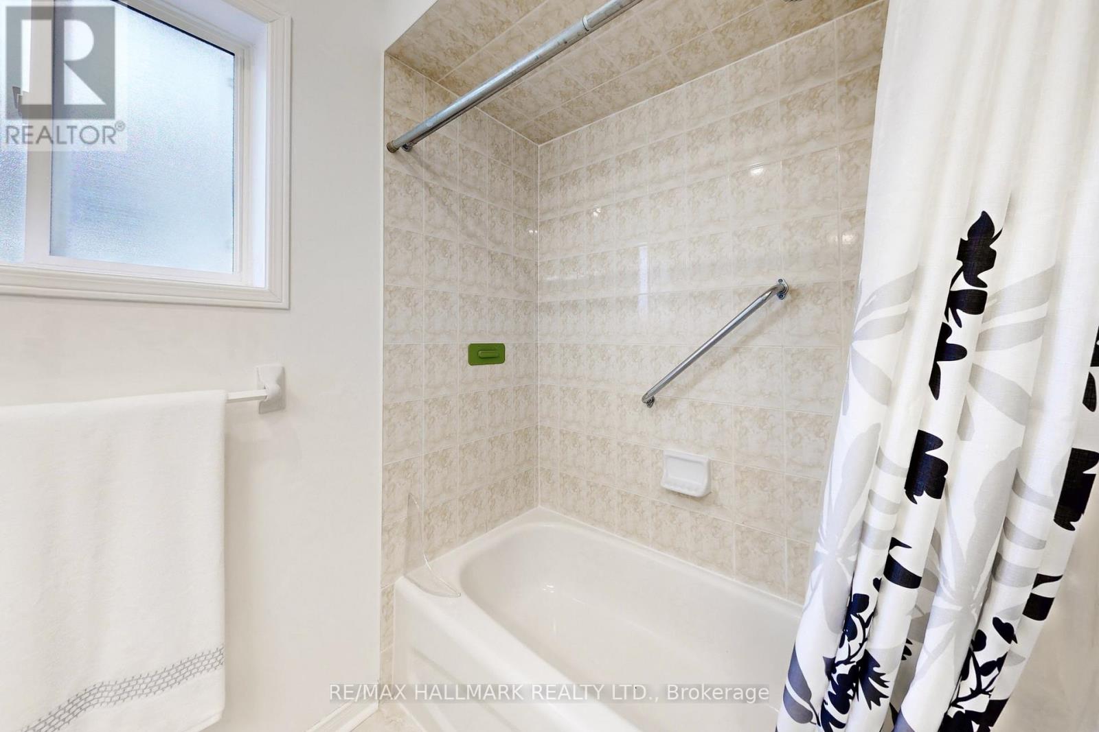 129 Knapton Drive, Newmarket, Ontario  L3X 3B4 - Photo 26 - N12795068