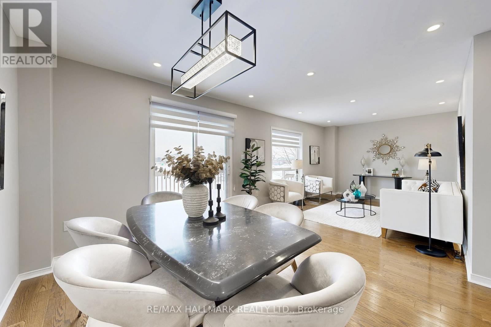 129 Knapton Drive, Newmarket, Ontario  L3X 3B4 - Photo 6 - N12795068