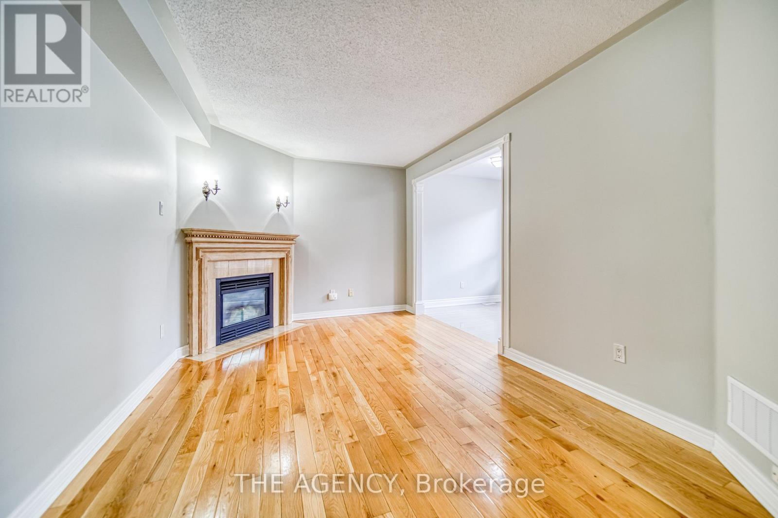 Main - 48 Chiara Drive, Vaughan, Ontario  L6A 3K3 - Photo 5 - N12795112