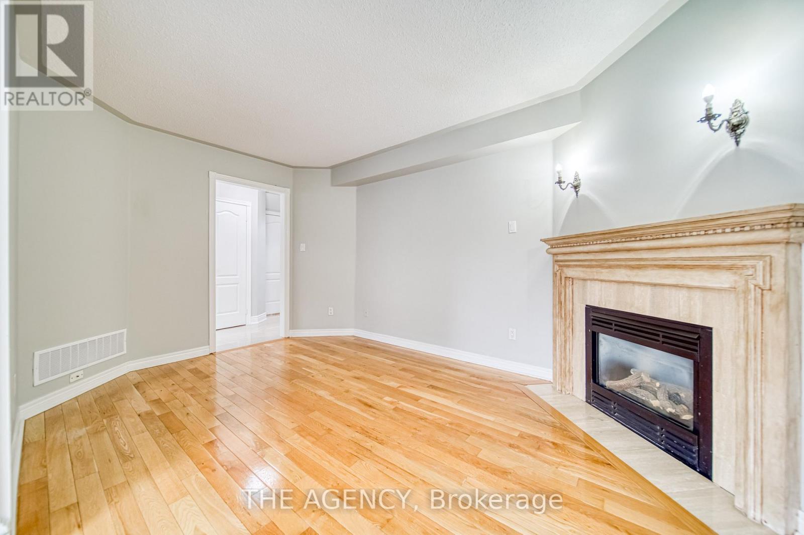 Main - 48 Chiara Drive, Vaughan, Ontario  L6A 3K3 - Photo 6 - N12795112