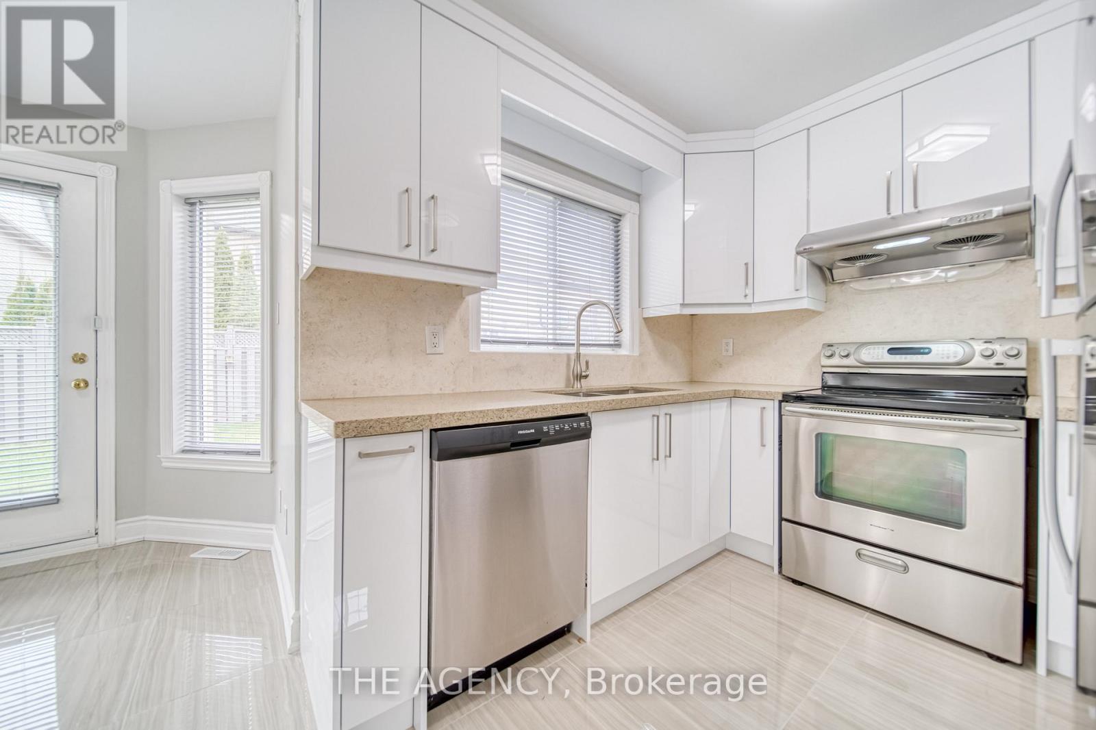 Main - 48 Chiara Drive, Vaughan, Ontario  L6A 3K3 - Photo 8 - N12795112