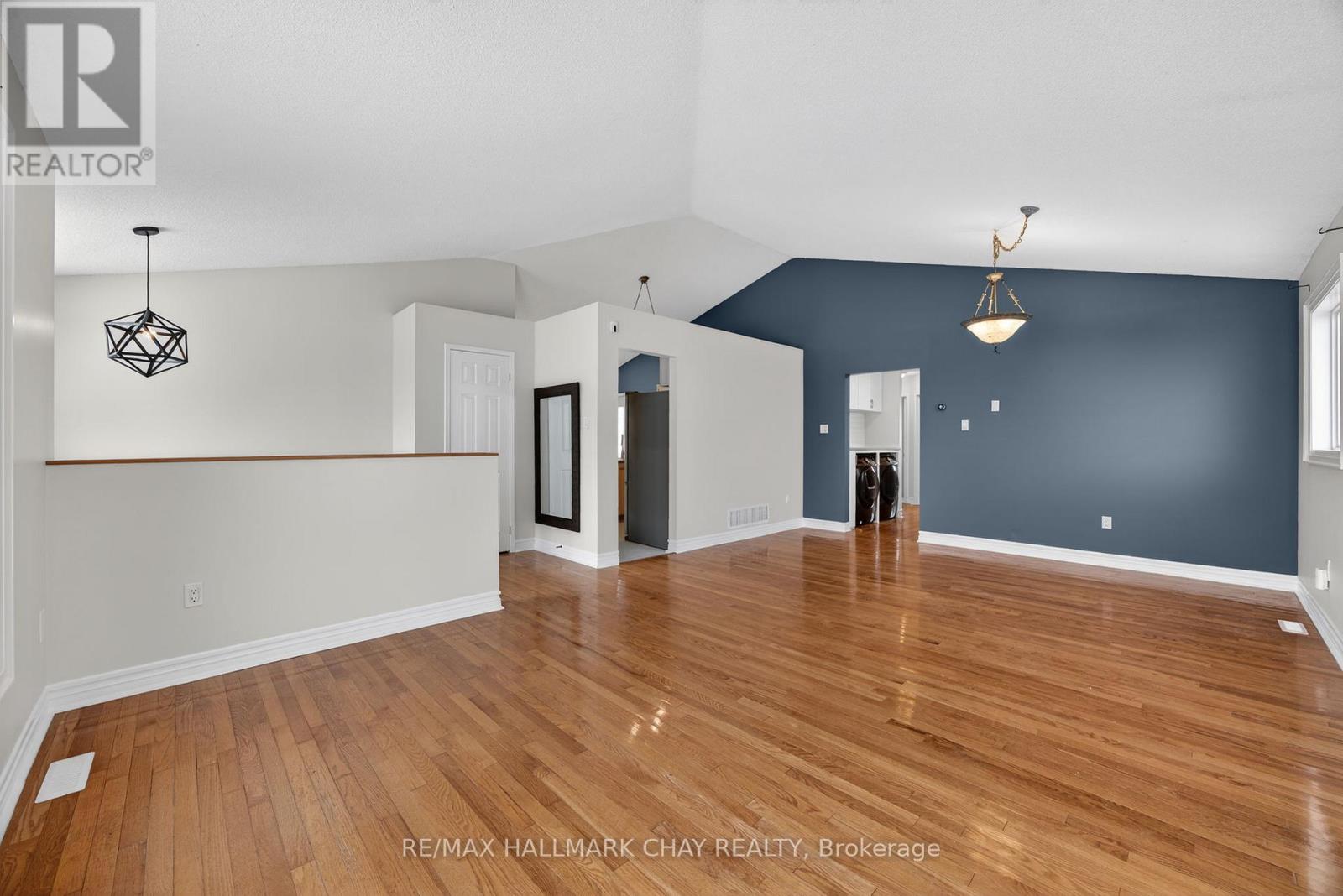 12 Webb Street, Barrie, Ontario  L4N 6V2 - Photo 3 - S12794968