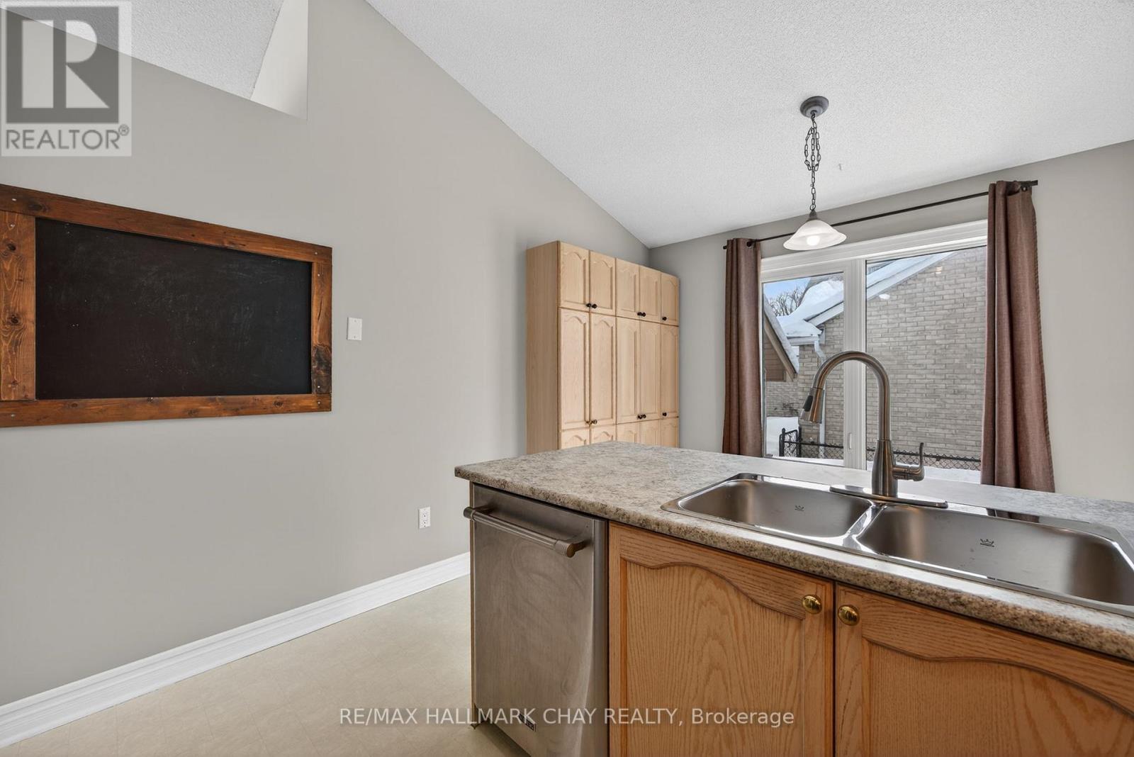 12 Webb Street, Barrie, Ontario  L4N 6V2 - Photo 6 - S12794968