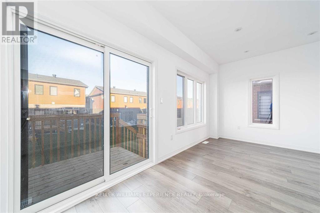 32 Fairlane Avenue, Barrie (Painswick North), Ontario  L9J 0M9 - Photo 7 - S12794980