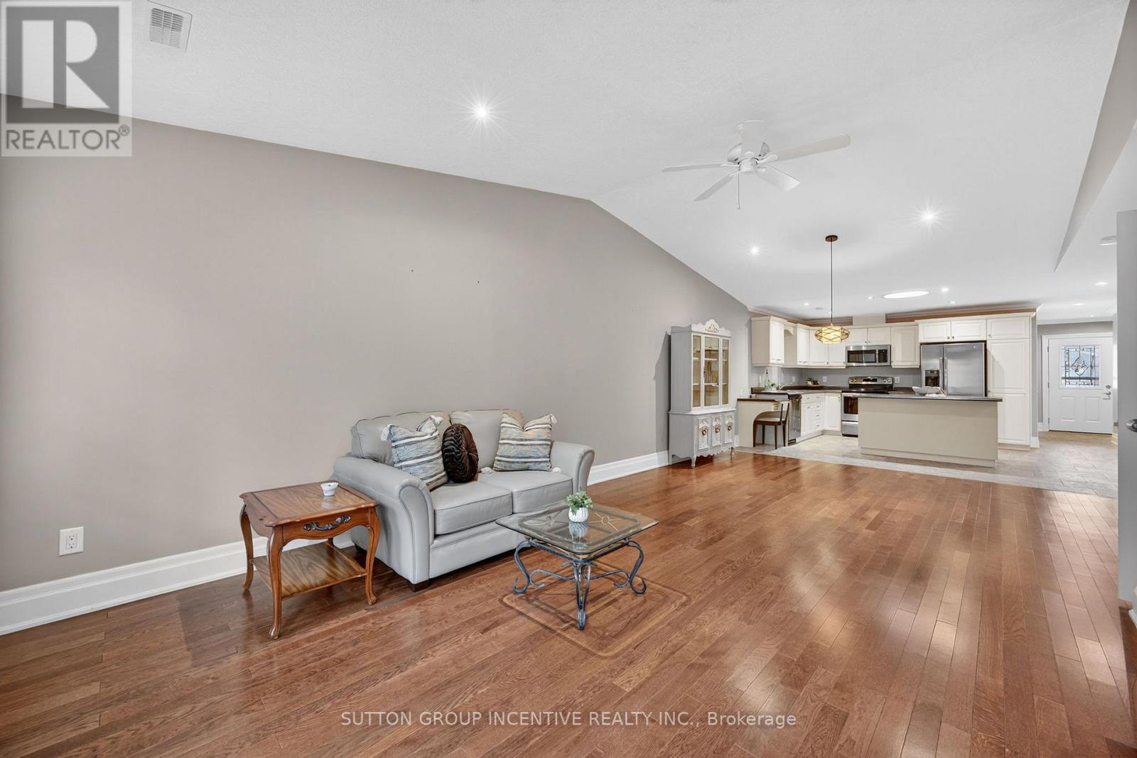 53 Clover Crescent, Wasaga Beach, Ontario  L9Z 0A4 - Photo 17 - S12795218