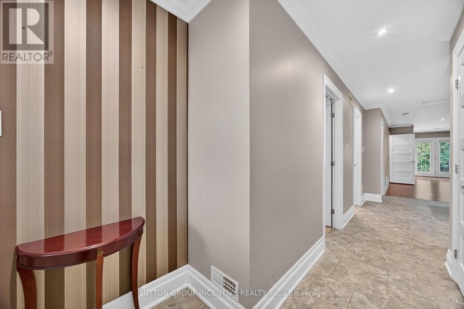 53 Clover Crescent, Wasaga Beach, Ontario  L9Z 0A4 - Photo 3 - S12795218