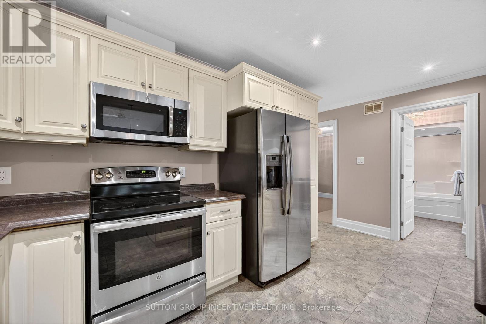 53 Clover Crescent, Wasaga Beach, Ontario  L9Z 0A4 - Photo 7 - S12795218