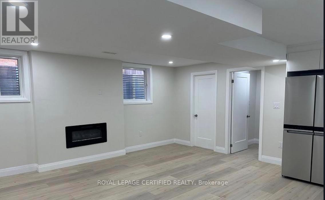 3881 Skyview Street S, Mississauga, Ontario  L5M 8A1 - Photo 2 - W12794996