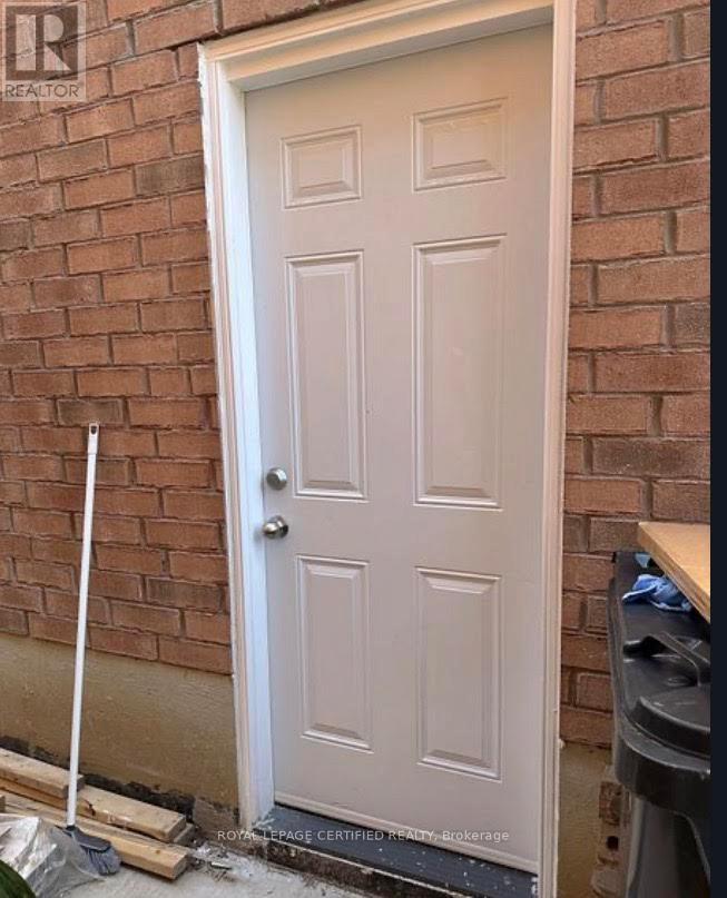 3881 Skyview Street S, Mississauga, Ontario  L5M 8A1 - Photo 4 - W12794996