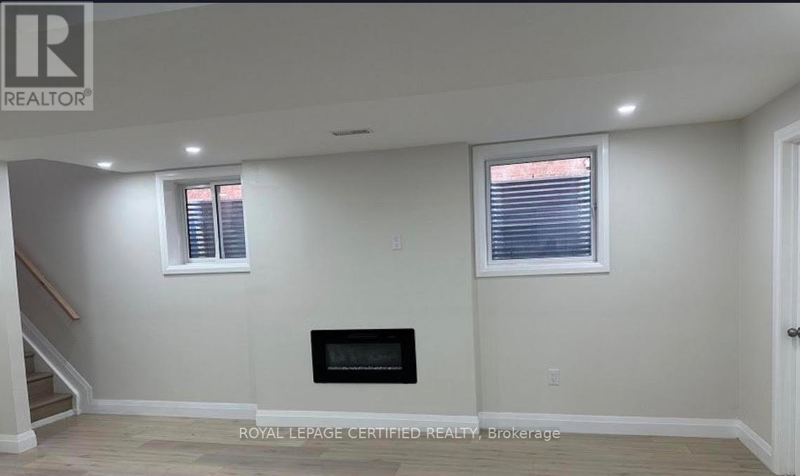 3881 Skyview Street S, Mississauga, Ontario  L5M 8A1 - Photo 5 - W12794996