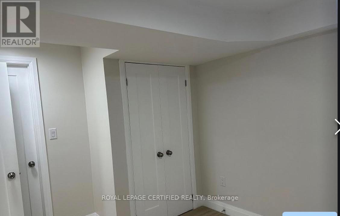 3881 Skyview Street S, Mississauga, Ontario  L5M 8A1 - Photo 9 - W12794996