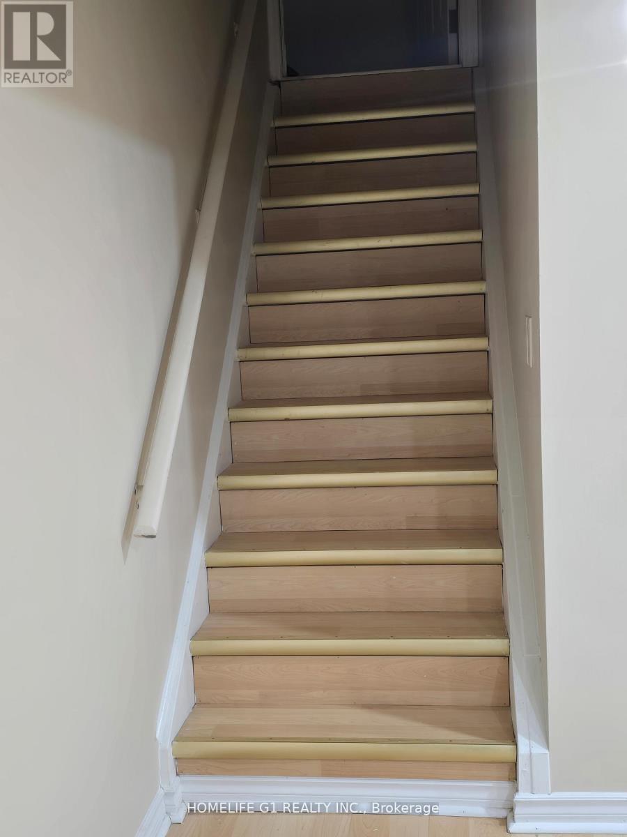 12 Fieldview Drive, Brampton, Ontario  L6P 2X7 - Photo 2 - W12795172