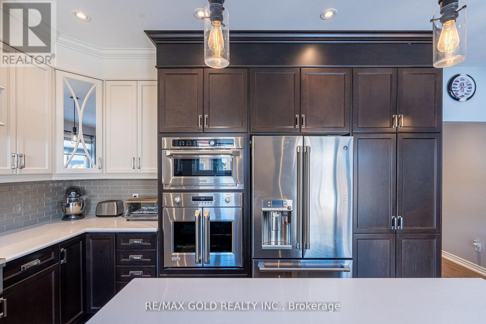 10 Spokanne Street, Brampton, Ontario  L6R 4A2 - Photo 11 - W12795176