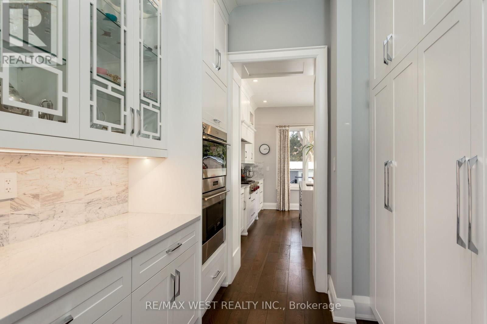 34 Government Road, Toronto, Ontario  M8X 1V9 - Photo 8 - W12795204