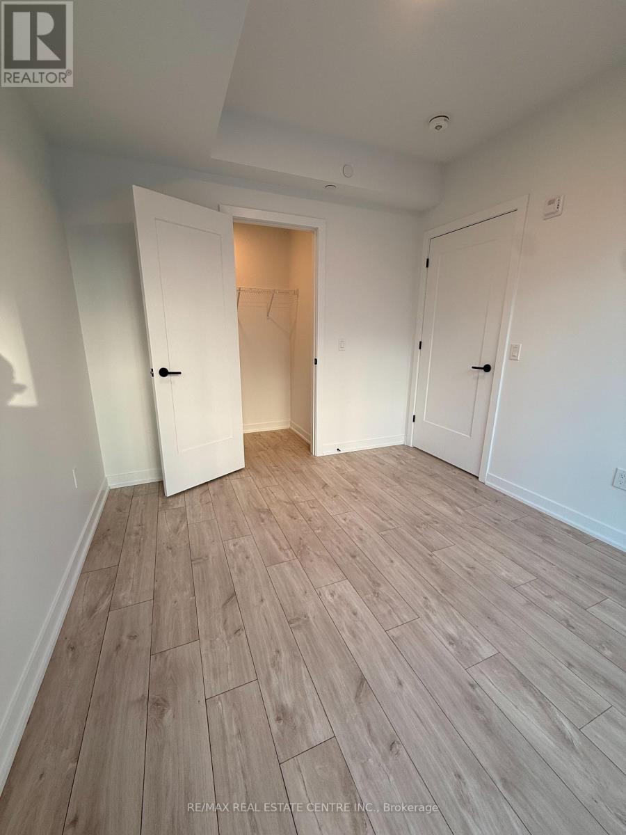 750 Whitlock Avenue, Milton, Ontario  L9E 1M4 - Photo 7 - W12795208