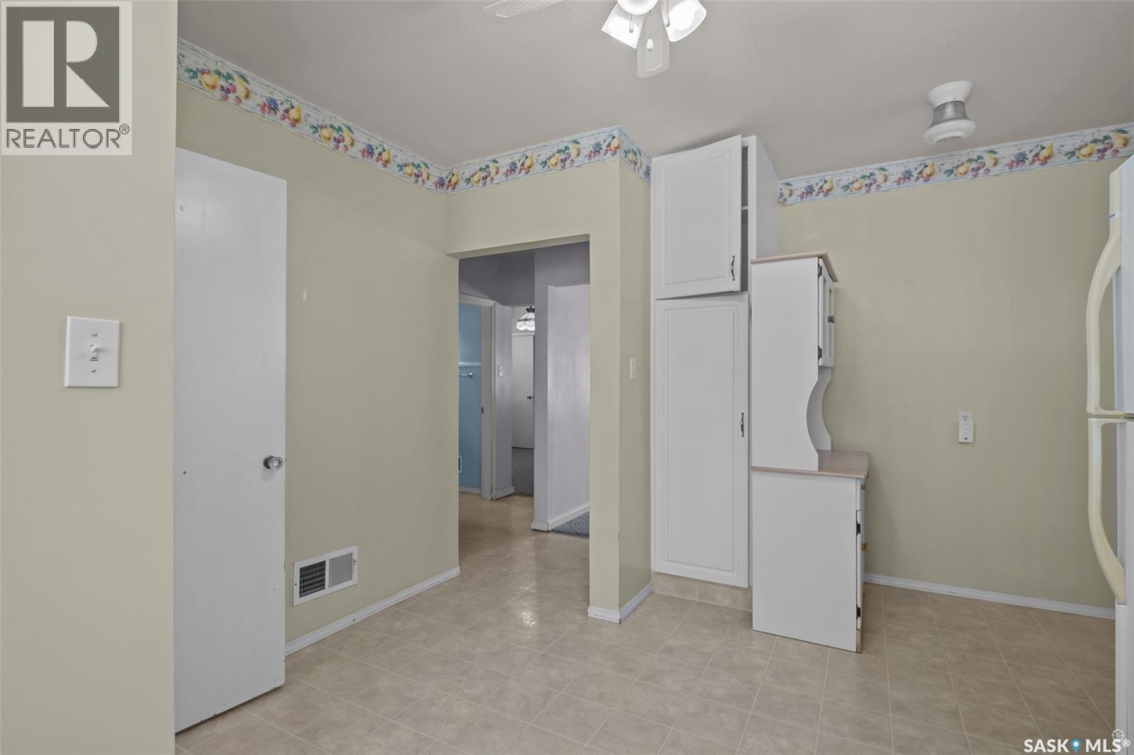 332 11th Street E, Prince Albert, Saskatchewan  S6V 1A6 - Photo 12 - SK028700