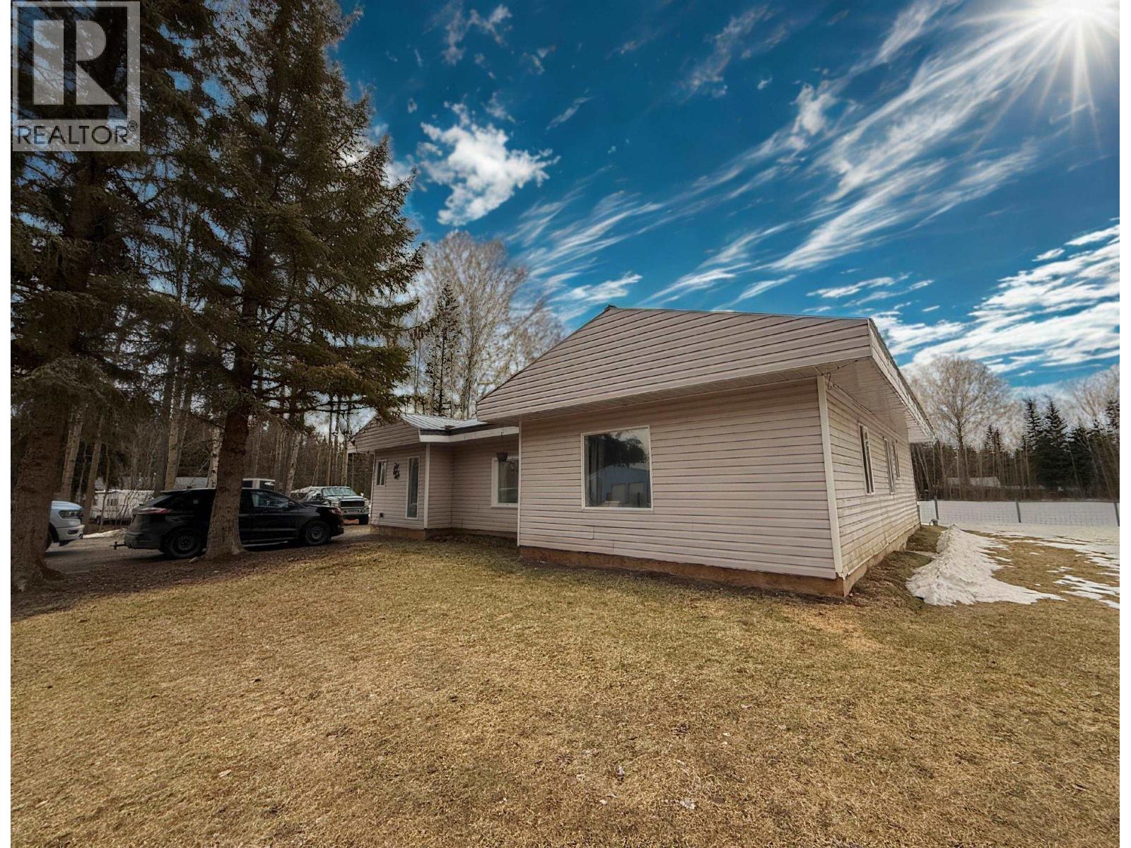 3925 Aird Road, Quesnel, British Columbia  V2J 6V8 - Photo 2 - R3090635