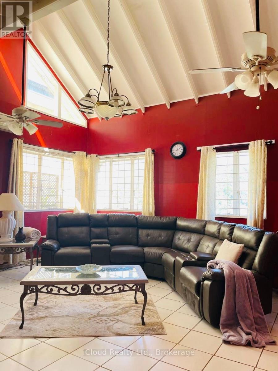 45 Lisa Avenue, Maraval, Ontario   - Photo 11 - X12726864