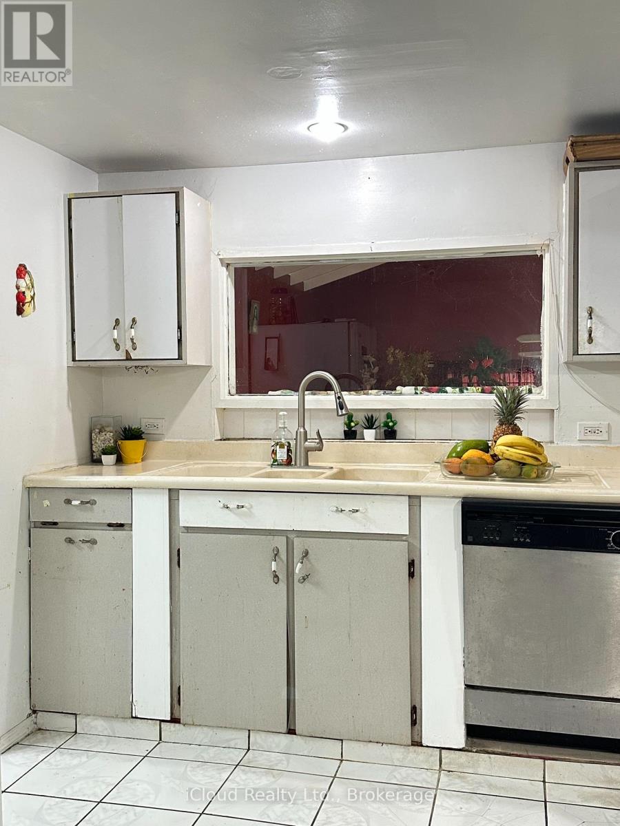 45 Lisa Avenue, Maraval, Ontario   - Photo 13 - X12726864