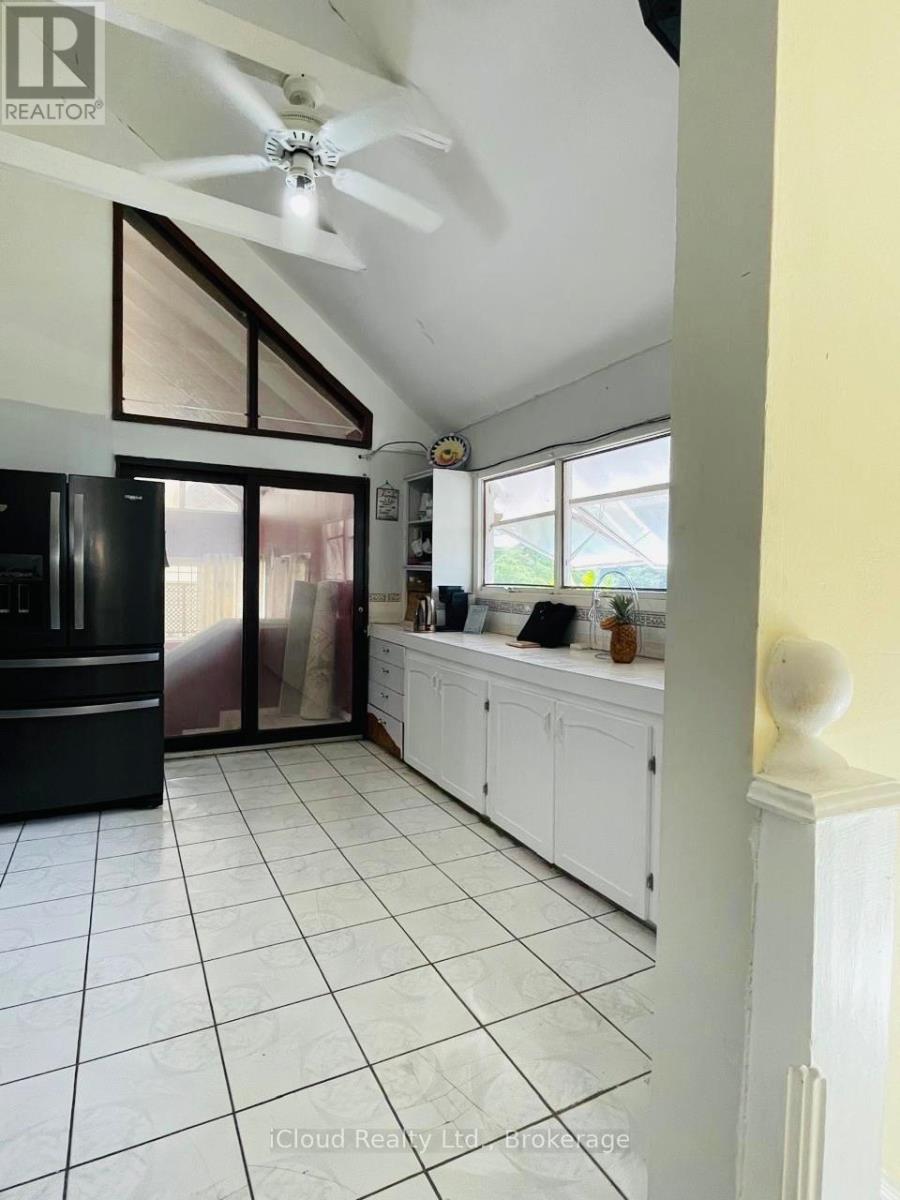 45 Lisa Avenue, Maraval, Ontario   - Photo 12 - X12726864