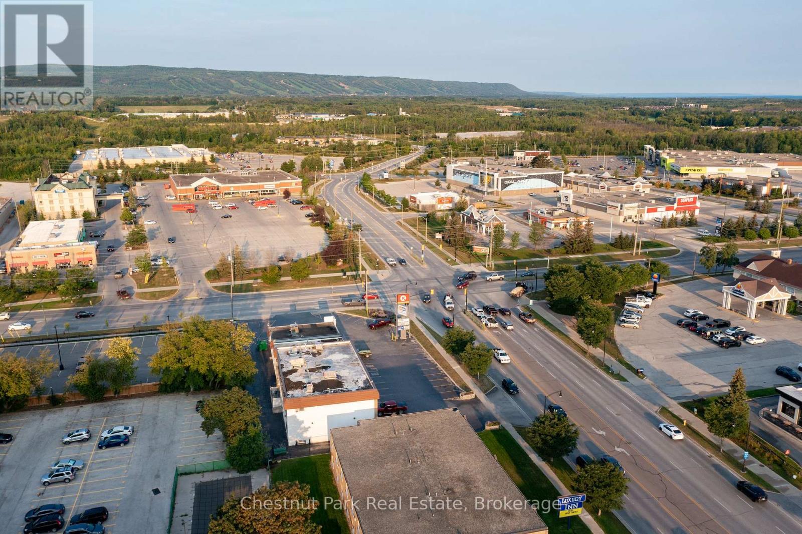 Third picture of 560 FIRST STREET