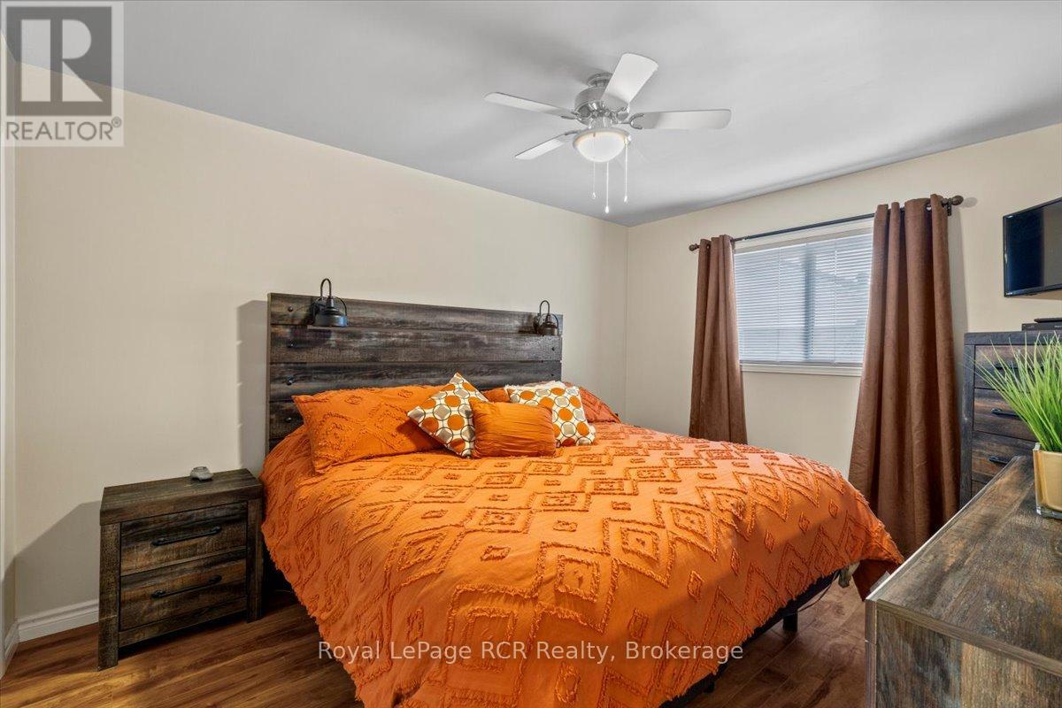 382 3rd Street, Hanover, Ontario  N4N 1B3 - Photo 12 - X12795336