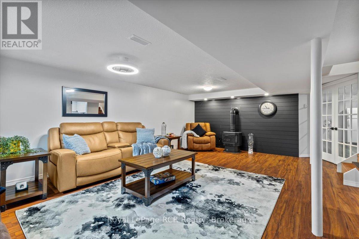 382 3rd Street, Hanover, Ontario  N4N 1B3 - Photo 16 - X12795336