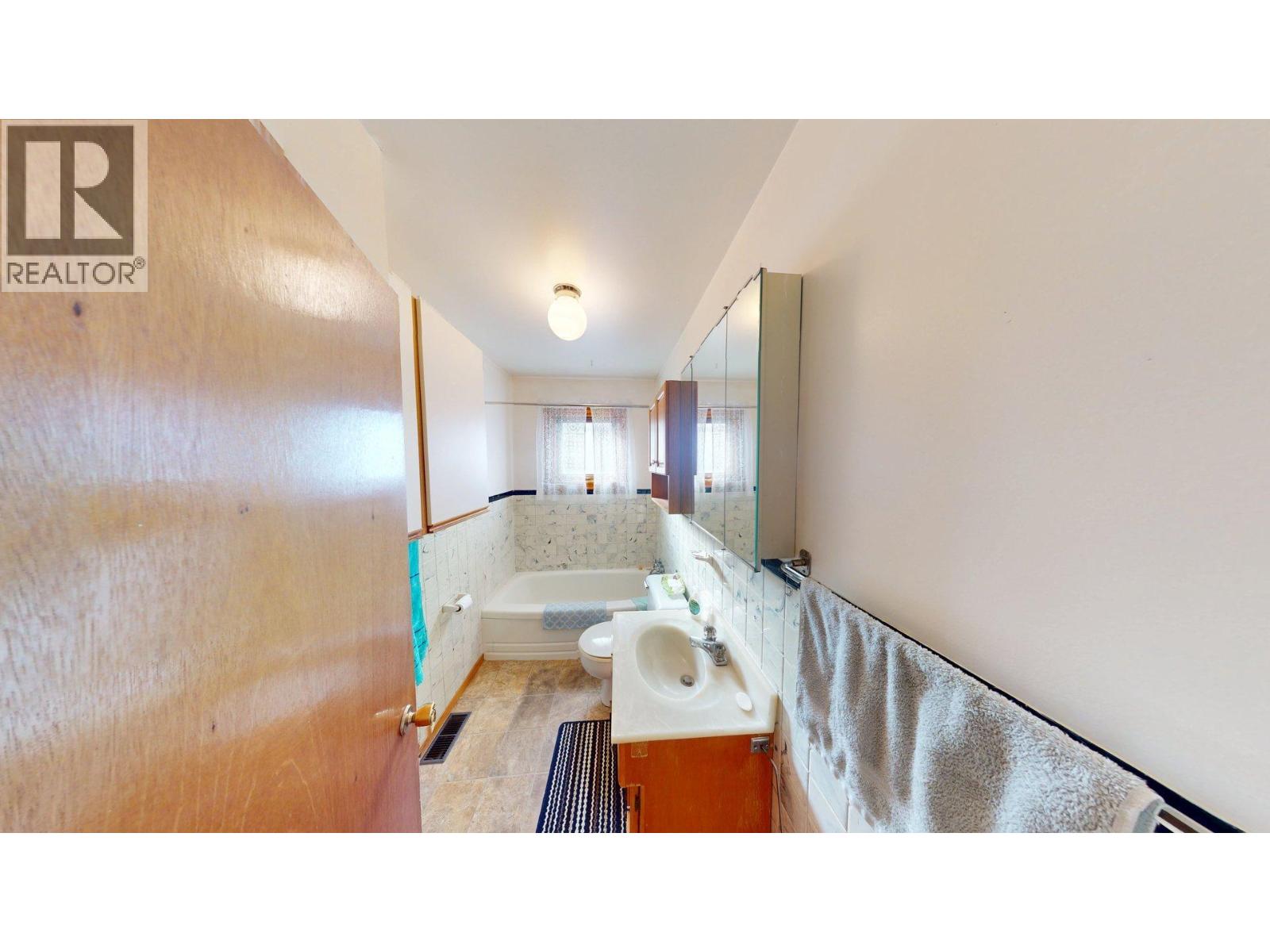 308 17th Avenue N, Cranbrook, British Columbia  V1C 3X1 - Photo 13 - 10376097