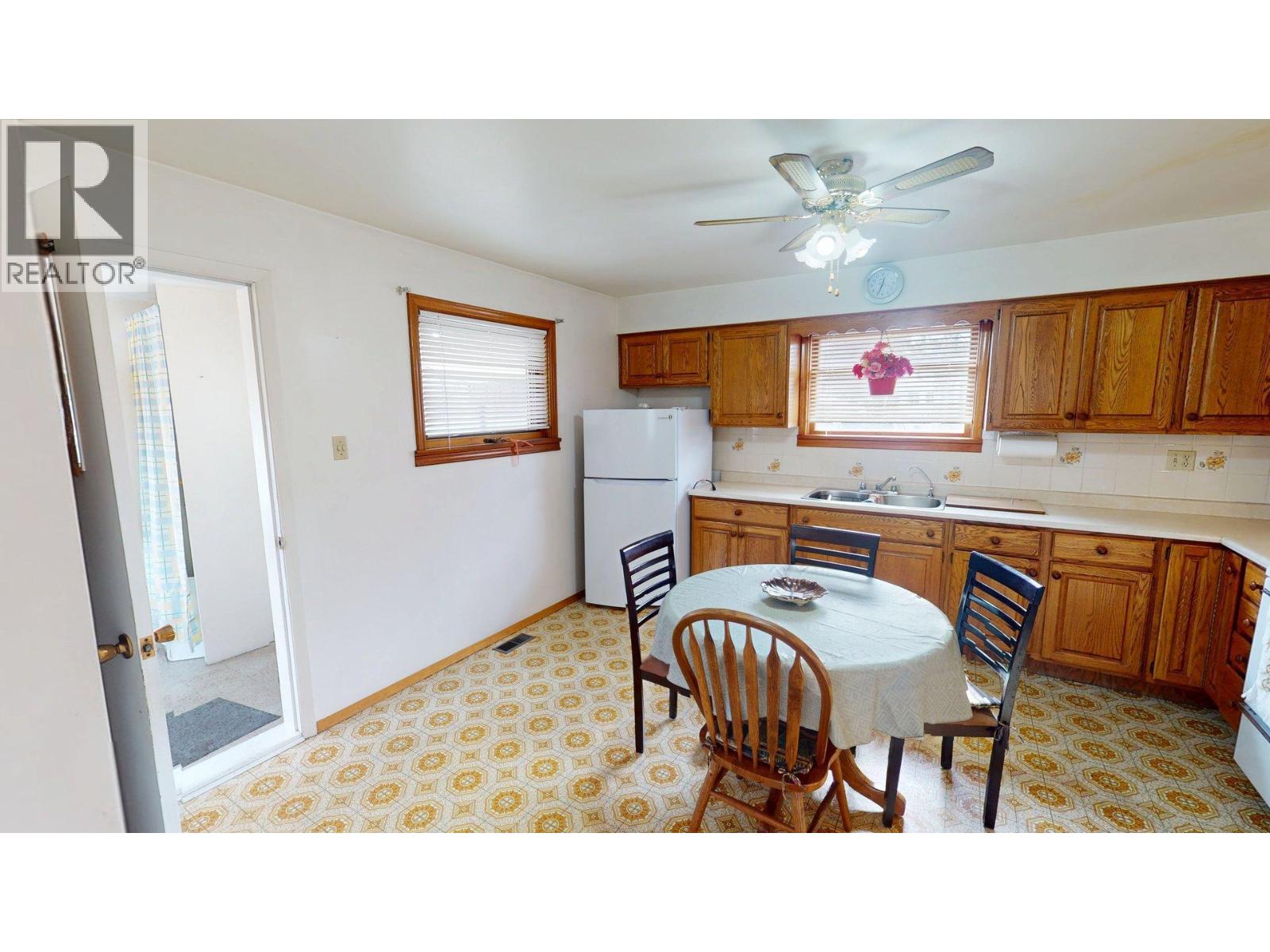 308 17th Avenue N, Cranbrook, British Columbia  V1C 3X1 - Photo 9 - 10376097