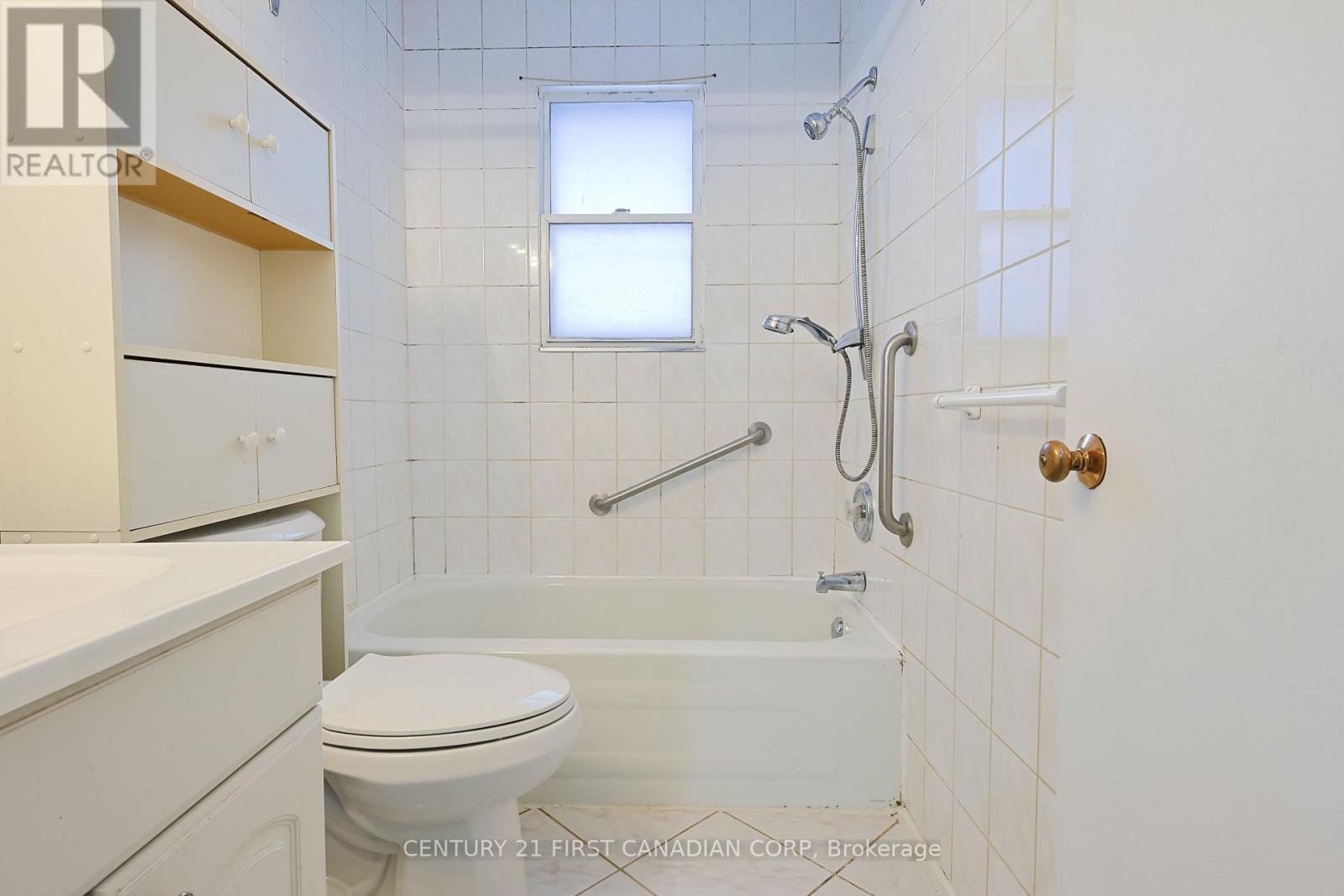 Upper - 65 Irving Place, London East, Ontario  N5V 2H6 - Photo 14 - X12584732