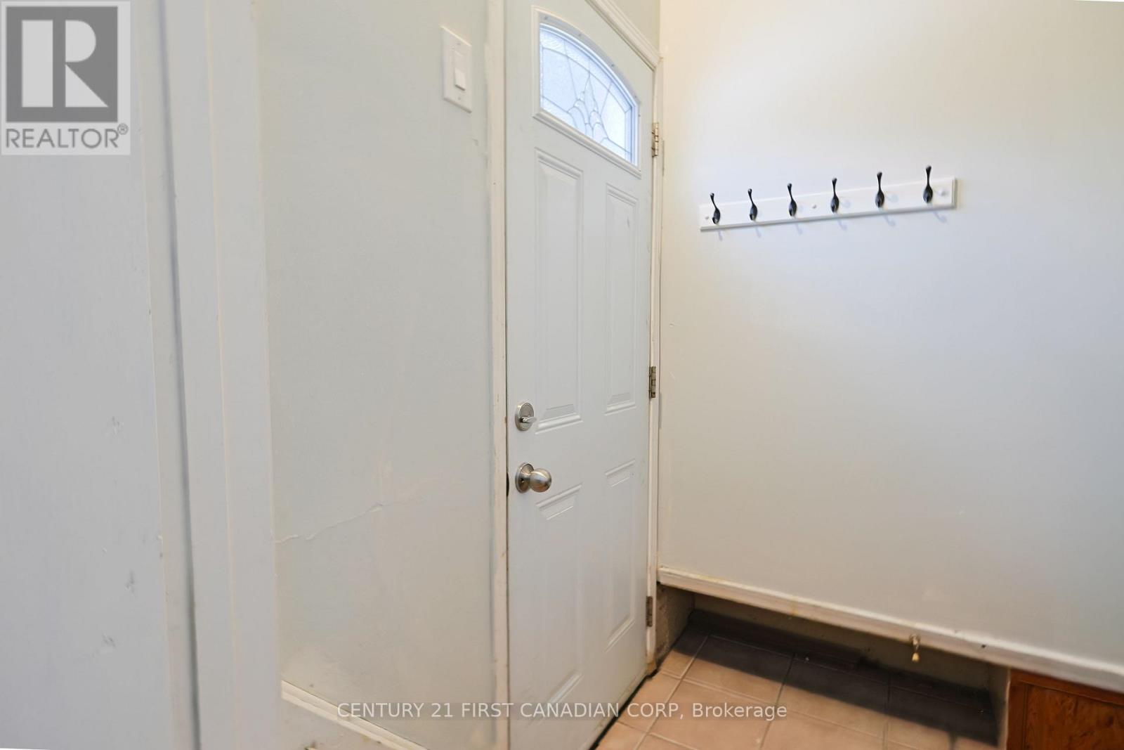 Upper - 65 Irving Place, London East, Ontario  N5V 2H6 - Photo 20 - X12584732