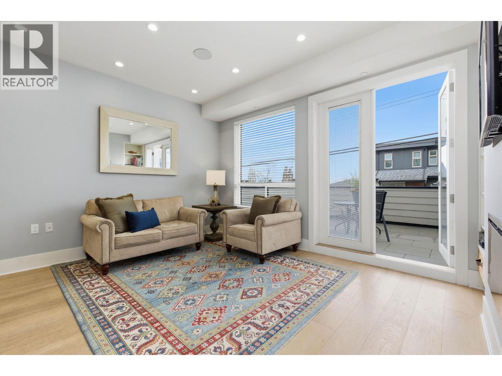 255 E 6th Street, North Vancouver, British Columbia  V7L 1P4 - Photo 3 - R3090544