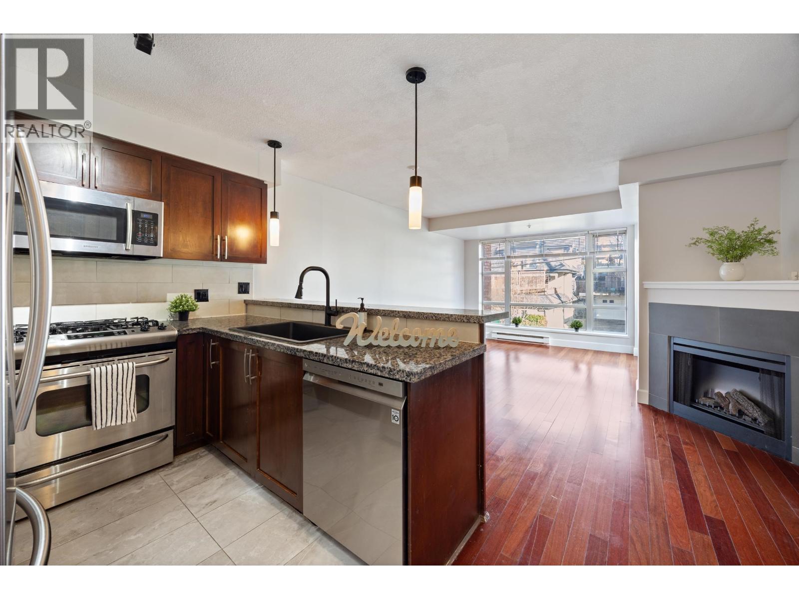 413 3811 Hastings Street, Burnaby, British Columbia  V5C 6V2 - Photo 1 - R3090554