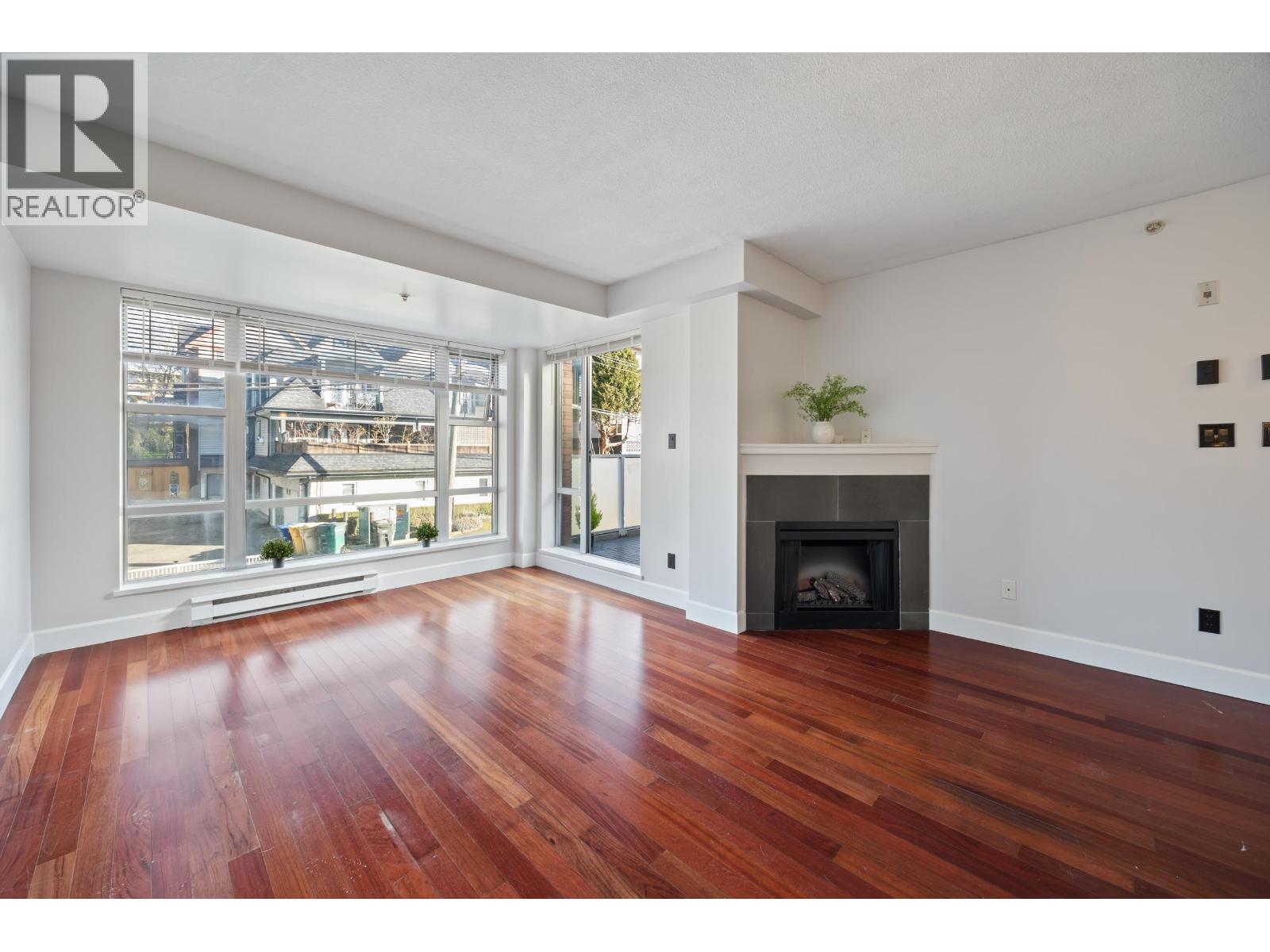 413 3811 Hastings Street, Burnaby, British Columbia  V5C 6V2 - Photo 3 - R3090554