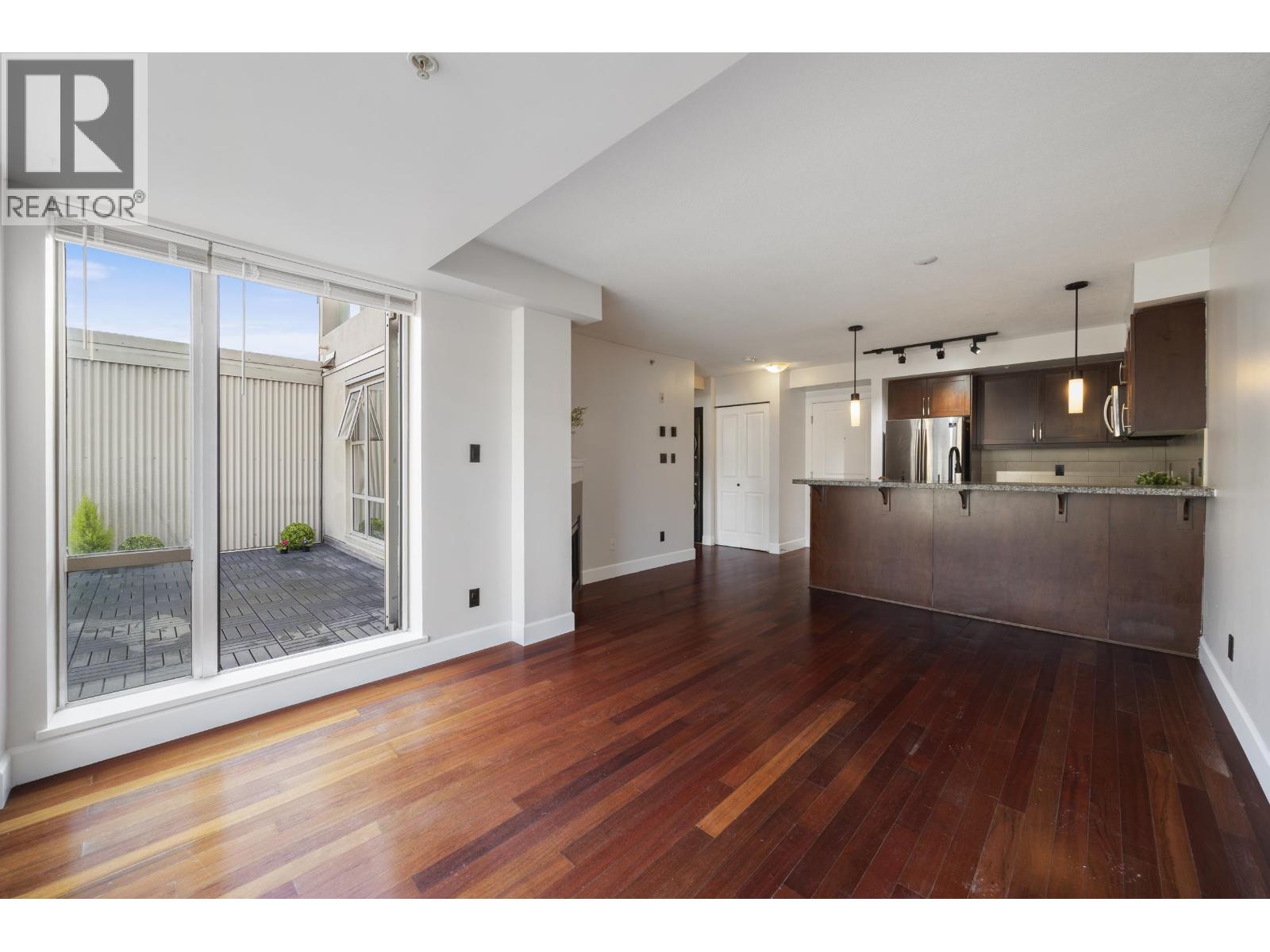 413 3811 Hastings Street, Burnaby, British Columbia  V5C 6V2 - Photo 4 - R3090554