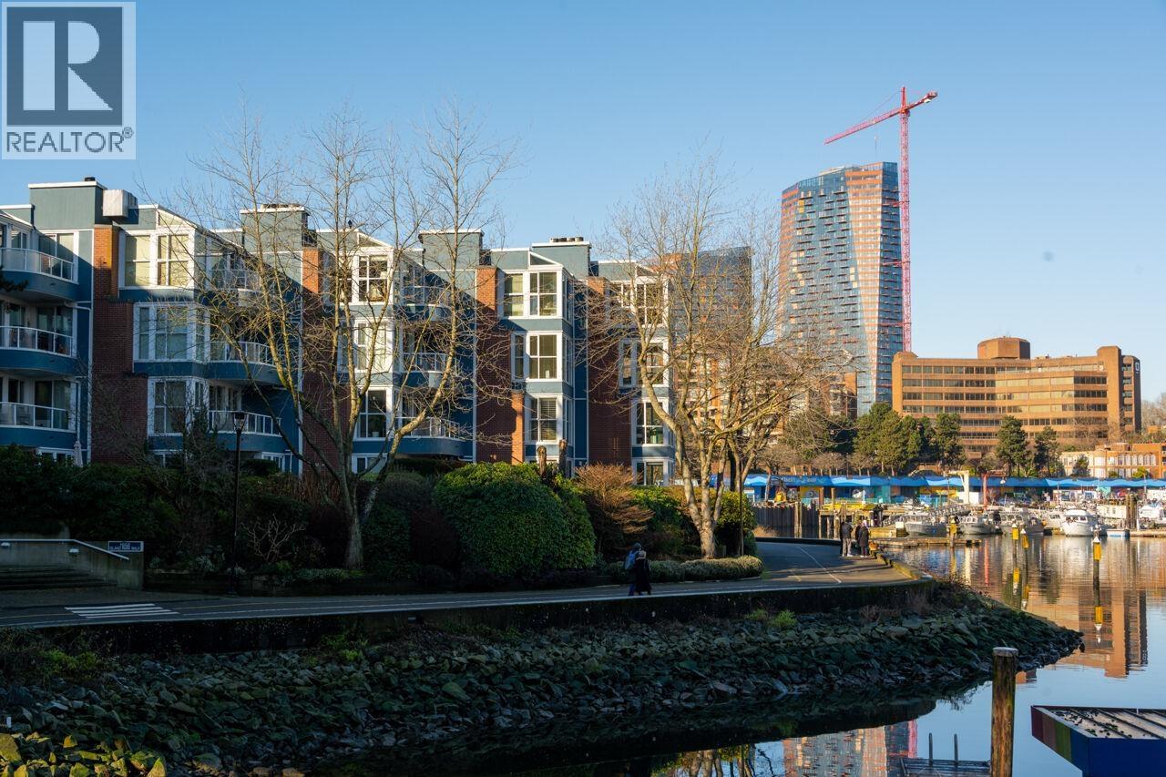 302 1502 Island Park Walk, Vancouver, British Columbia  V6H 3Z8 - Photo 1 - R3090574