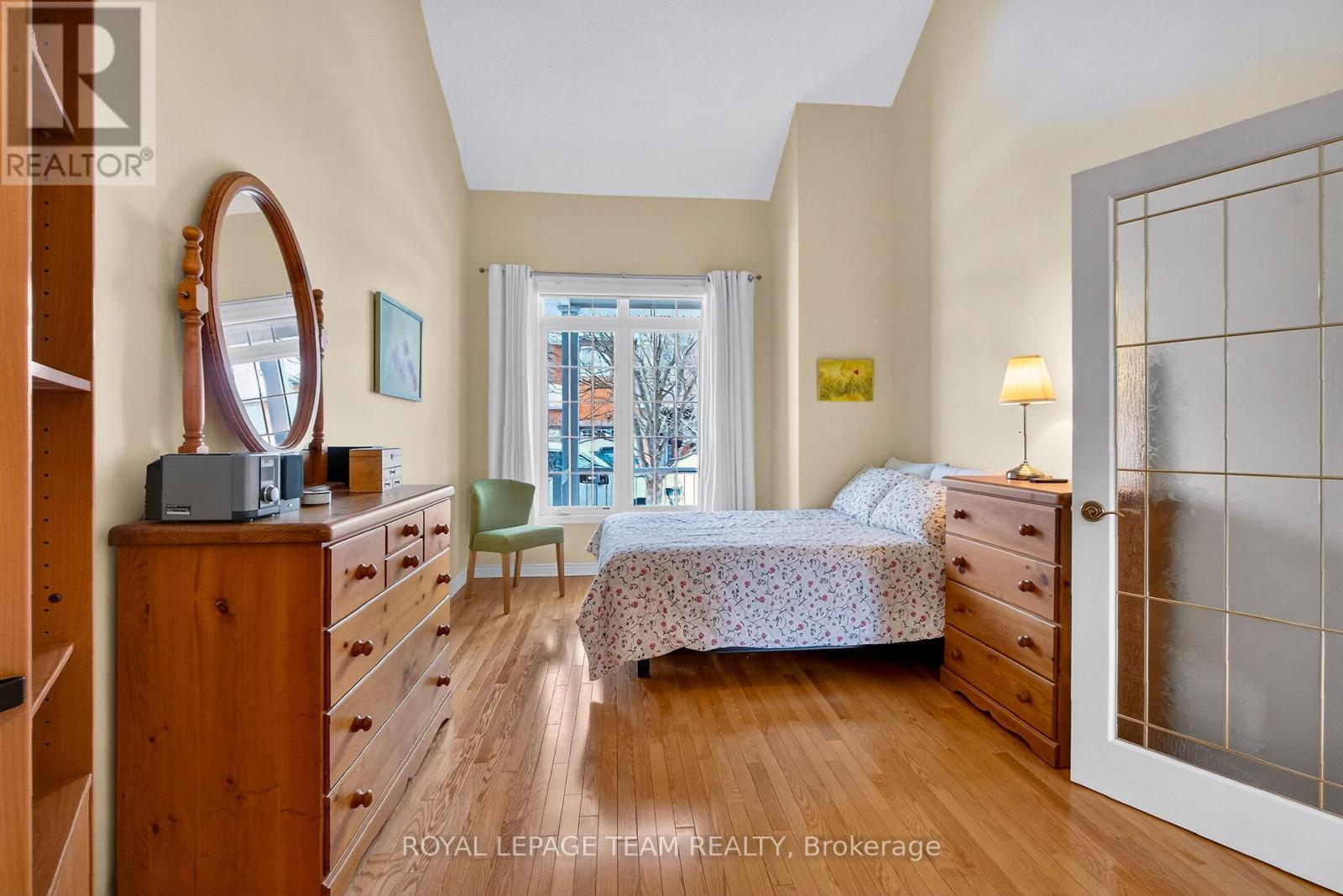 52 Great Oak Private, Ottawa, Ontario  K1G 6P8 - Photo 5 - X12792956