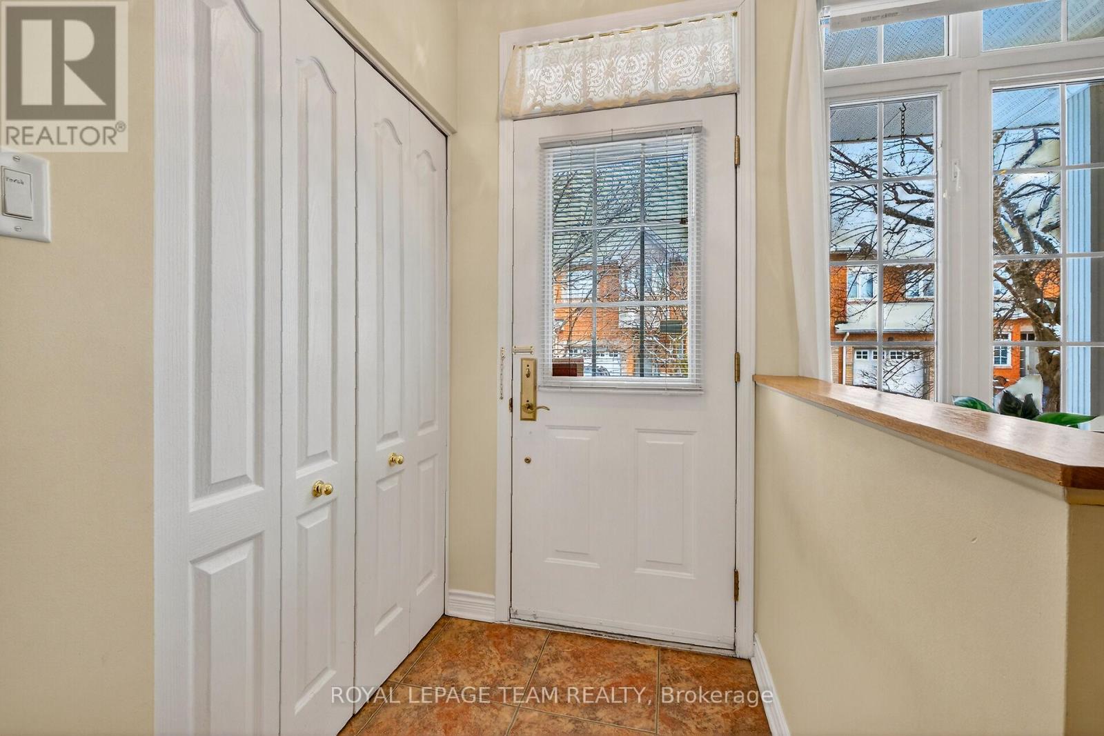 52 Great Oak Private, Ottawa, Ontario  K1G 6P8 - Photo 8 - X12792956